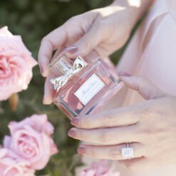 10 Loại Nước Hoa Nữ Thơm Lâu Được Phái Đẹp Yêu Thích